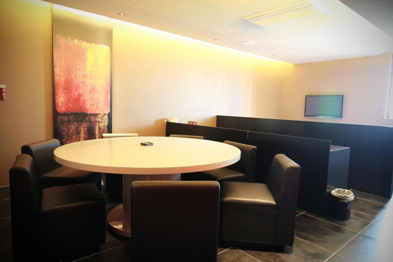 Hotel Oscar Suite Gunsan Extérieur photo