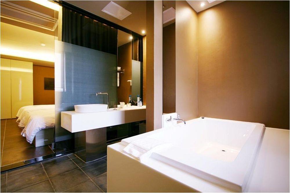 Hotel Oscar Suite Gunsan Extérieur photo