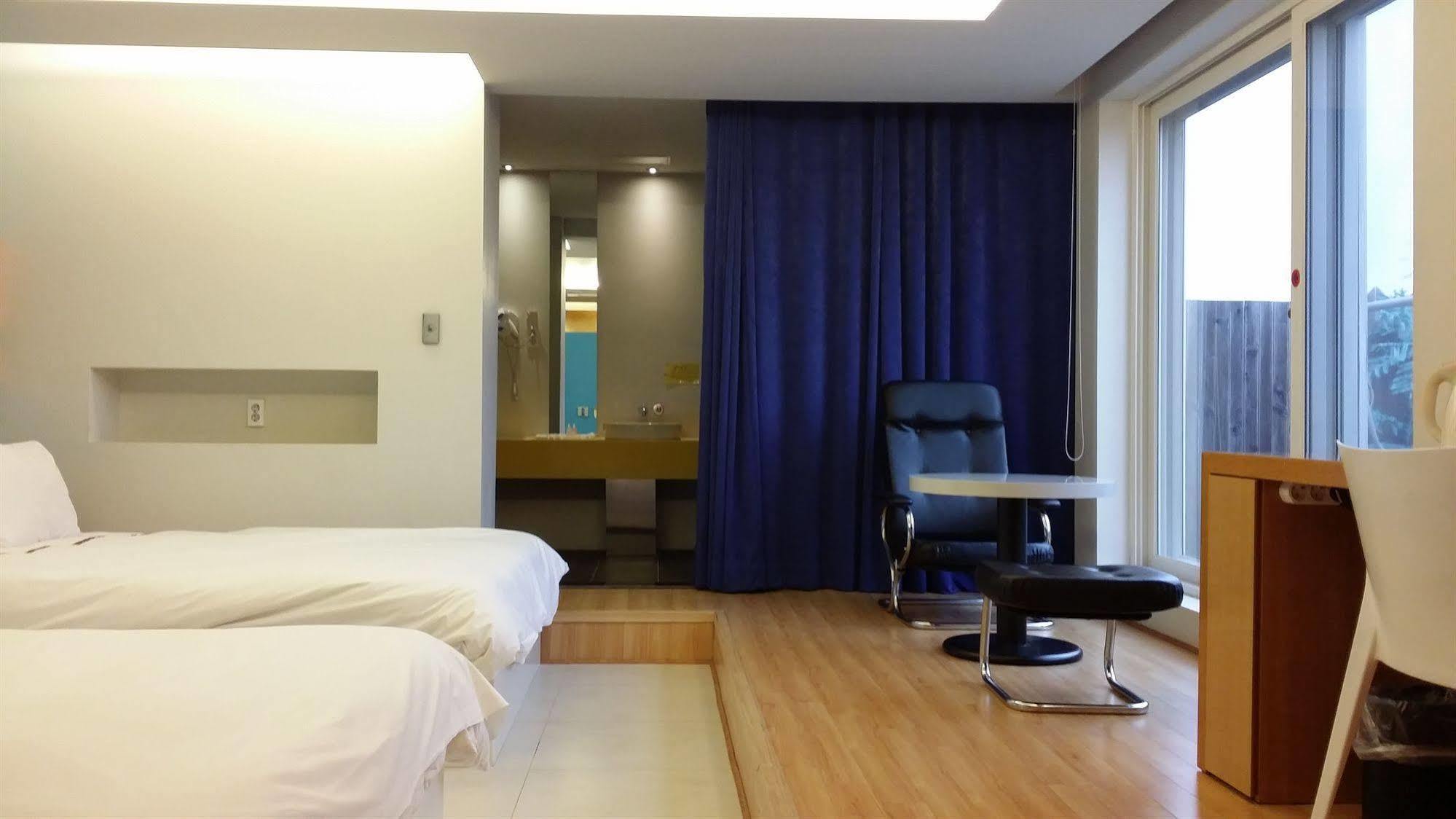 Hotel Oscar Suite Gunsan Extérieur photo